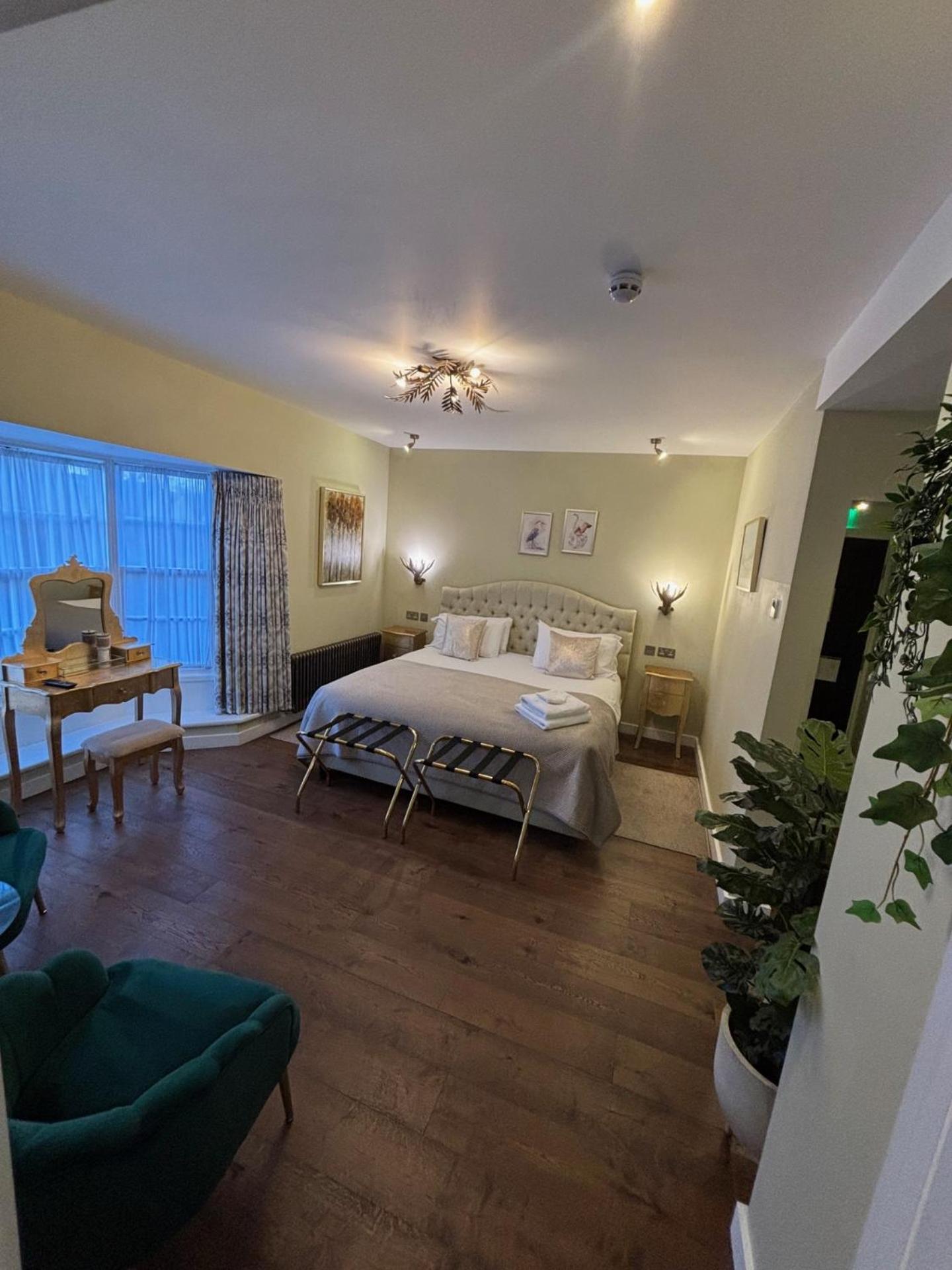 The Cherry Tree Hotel Kingston Blount Екстериор снимка